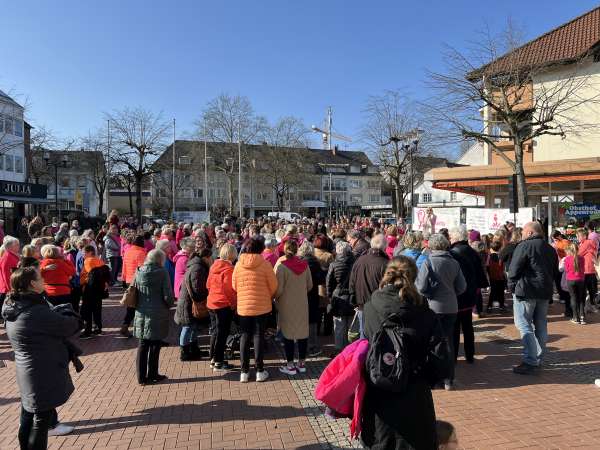 Erfolgreicher Start für "One Billion Rising" in Leichlingen: Ein Zeichen gegen Gewalt an Frauen - 8