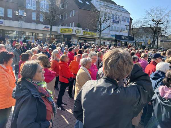 Erfolgreicher Start für "One Billion Rising" in Leichlingen: Ein Zeichen gegen Gewalt an Frauen - 13